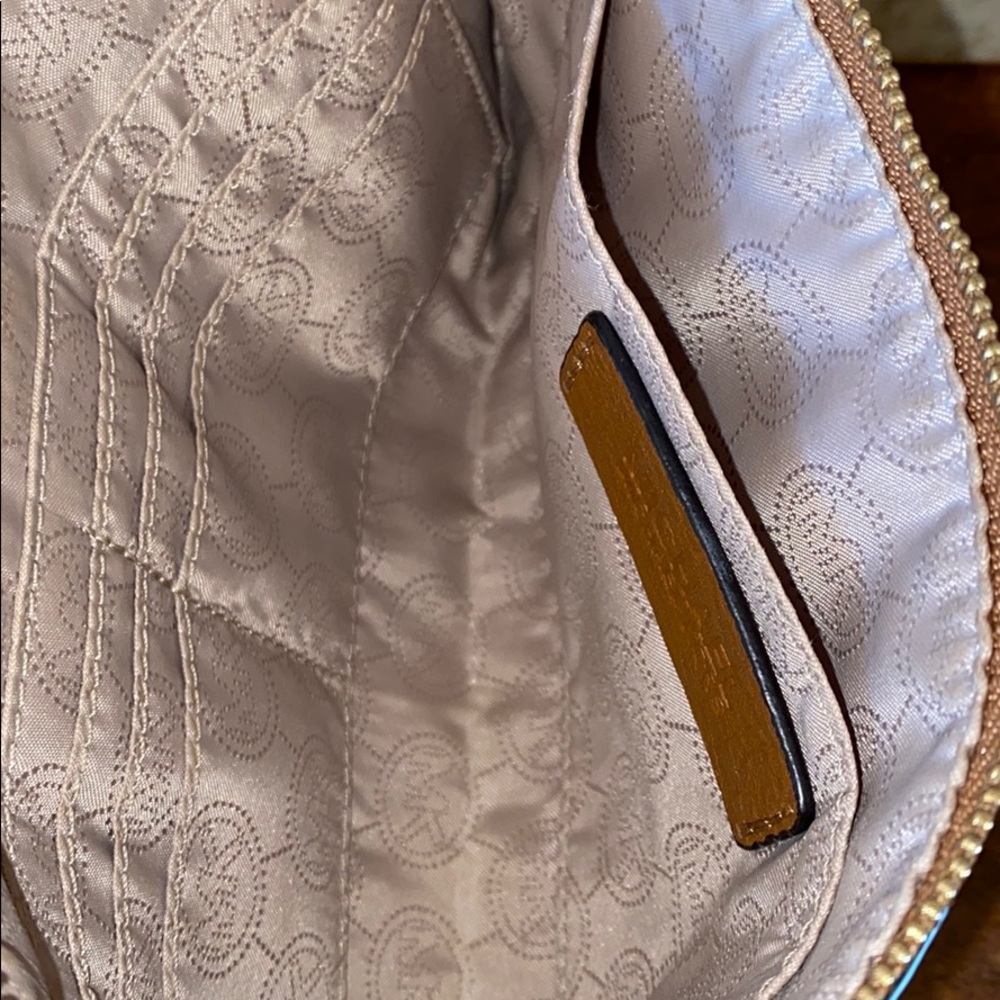 Michael Kors leather wristlet with gold grommets - Picture 4 of 7